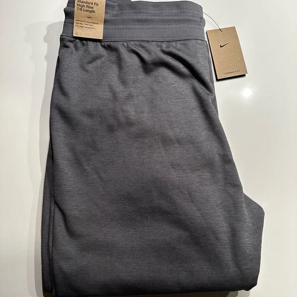 NWT - Nike Therma-FIT One (WOMEN’S) - Picture 2 of 9